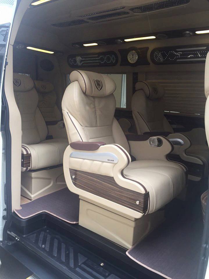 Xe limousine Minh Trí