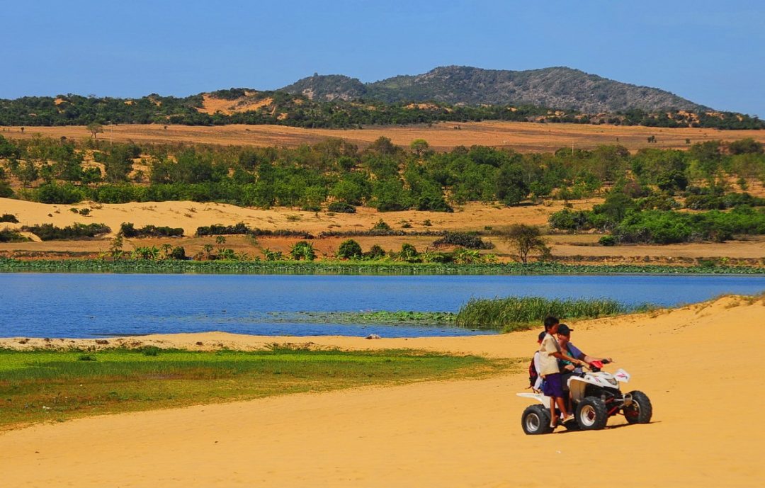 Thỏa thích vui chơi tại đồi cát Mũi Né