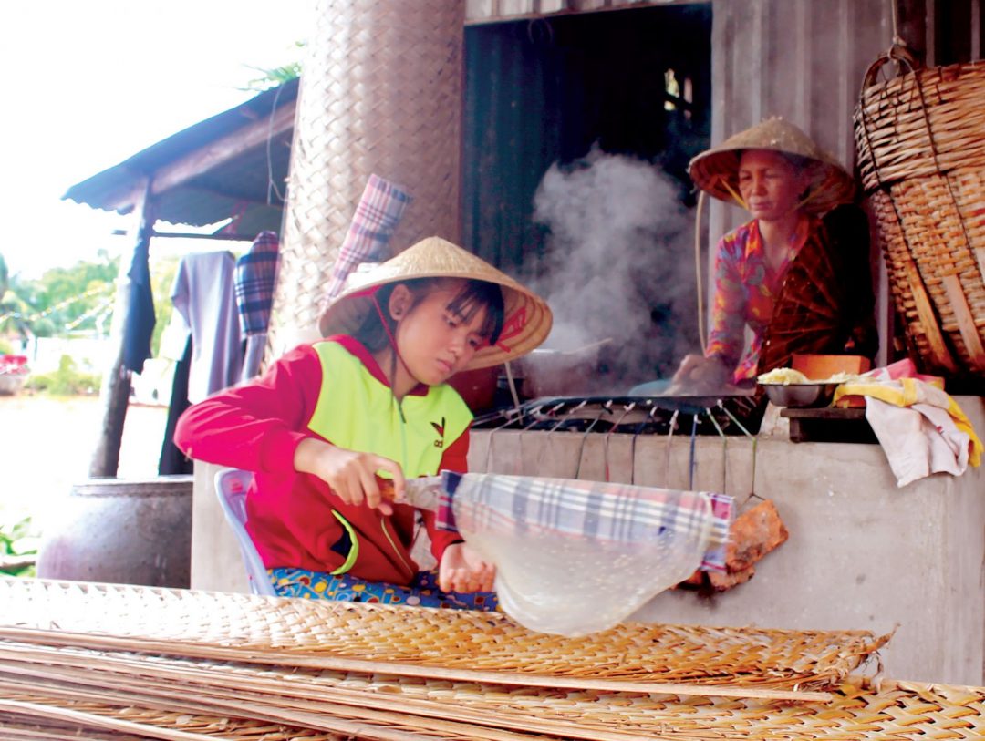 Mua quà khi đi du lịch Cần Thơ: Bánh tráng