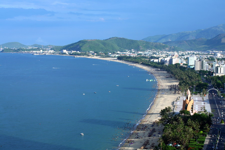 Biển Nha Trang xanh cuốn hút