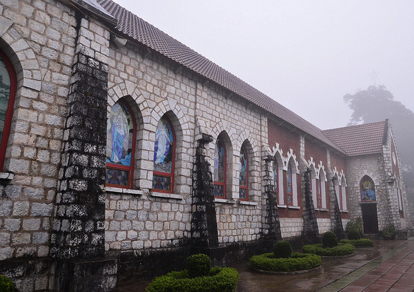 Du lịch SaPa: Nhà thờ đá SaPa
