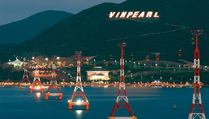 Cáp treo dài trên biển ở VinPearl Lands