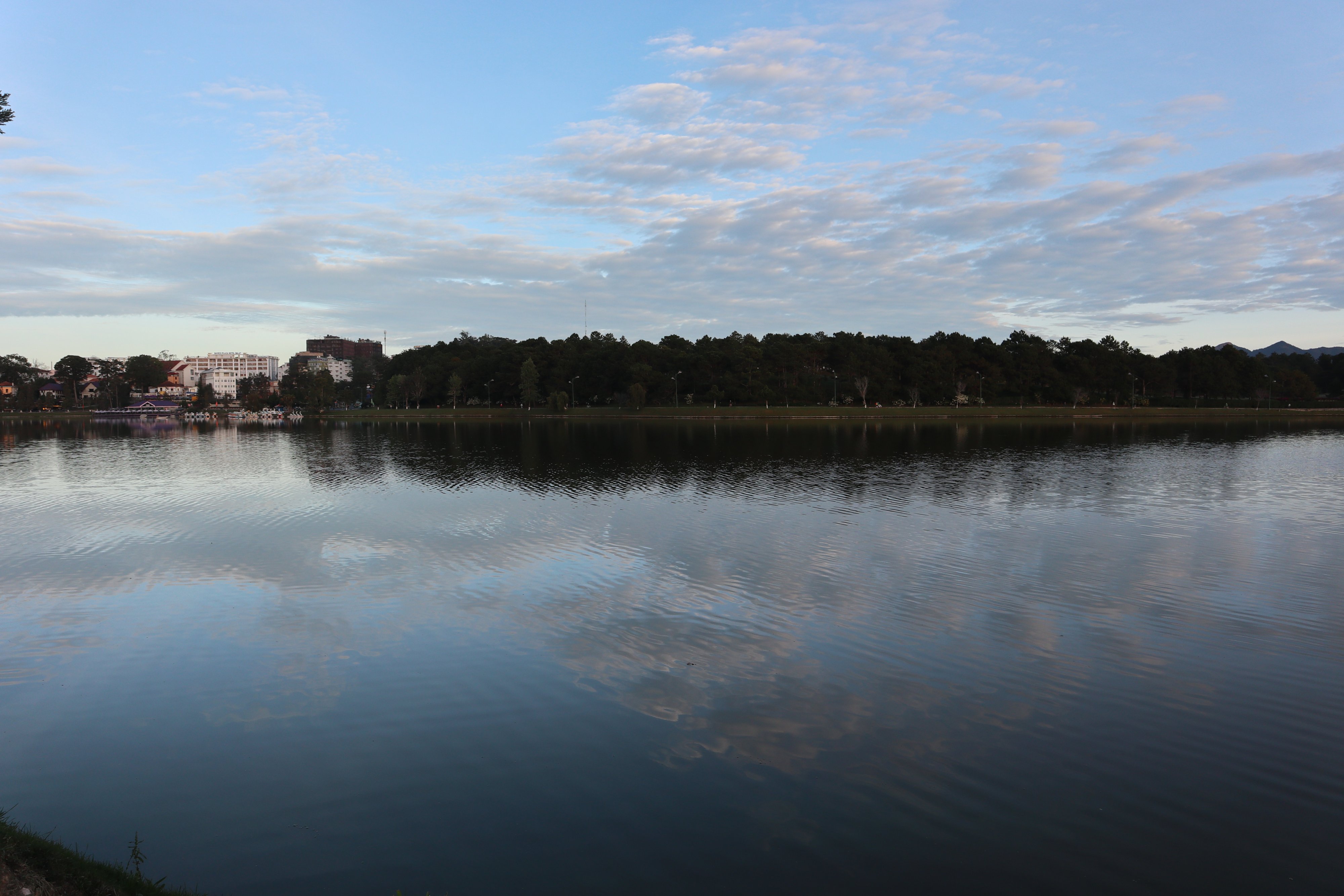 Xuan Huong Lake in the morning