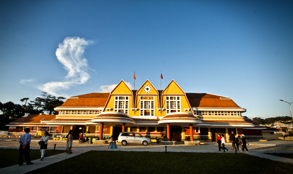 Dalat Station