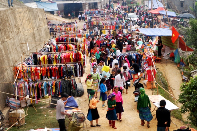 Chợ Phiên phố Đoàn