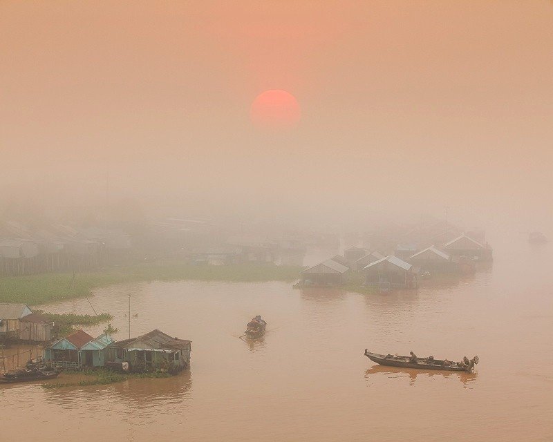 Làng nổi Châu Đốc ẩn hiện dưới ánh mặt trời buổi sớm