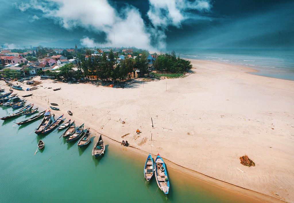 Làng chài Lăng Cô bình yên, sạch đẹp đến ngỡ ngàng