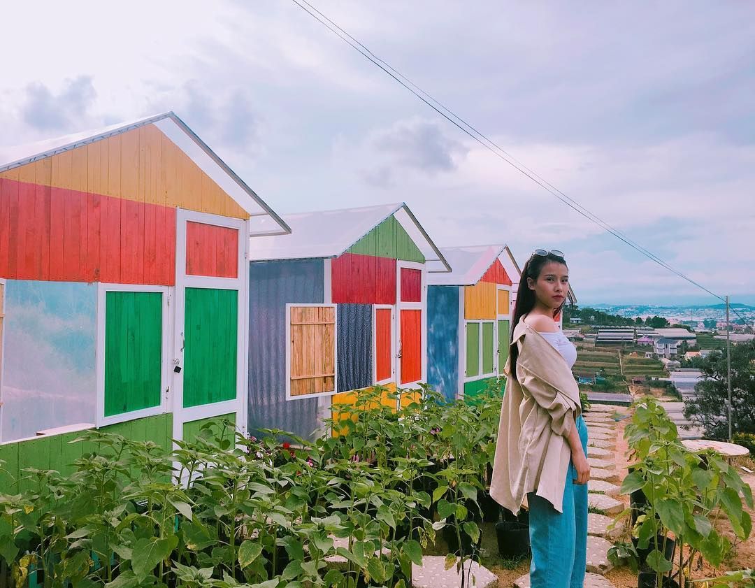Những căn nhà gỗ nhỏ xinh đầy màu sắc