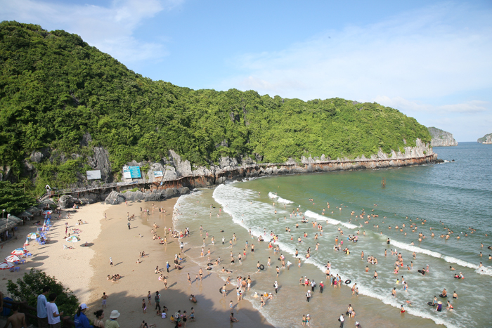 Du lịch đảo Cát Bà: Bãi tắm Cát Dứa
