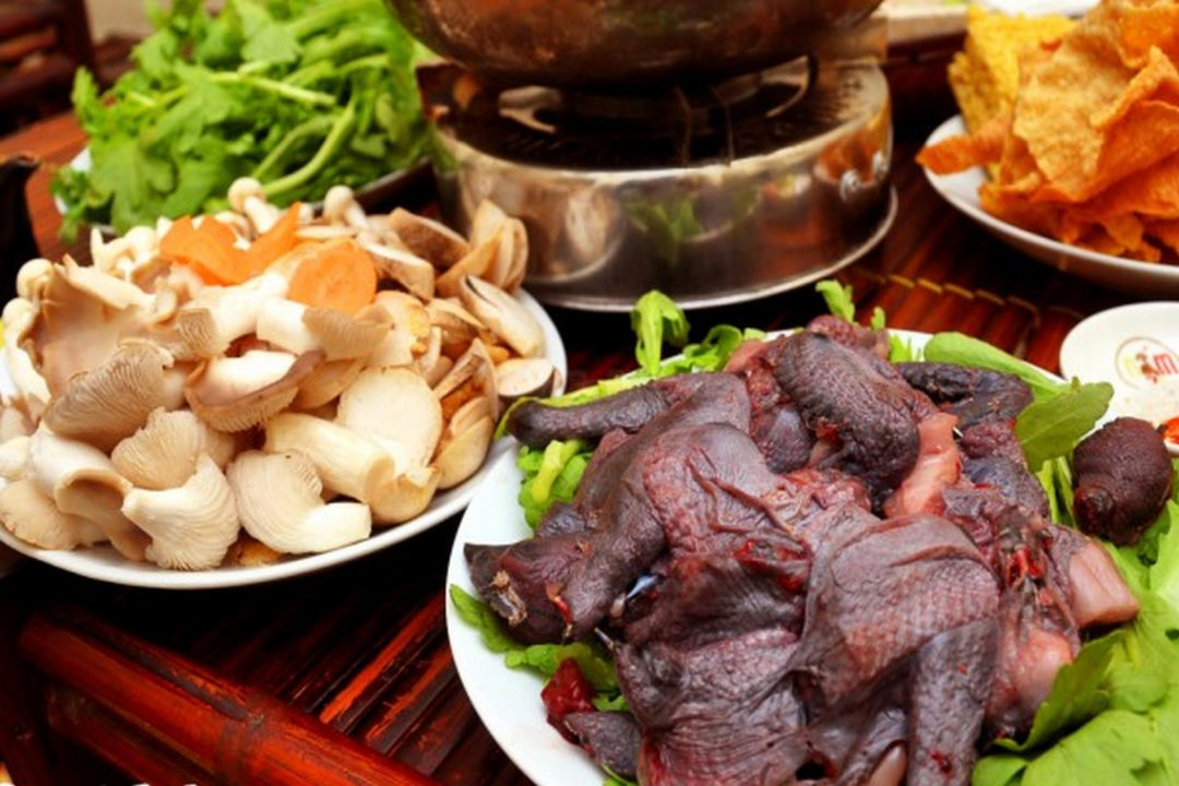 Kinh nghiệm ăn uống khi du lịch Sapa - Gà đen Sapa