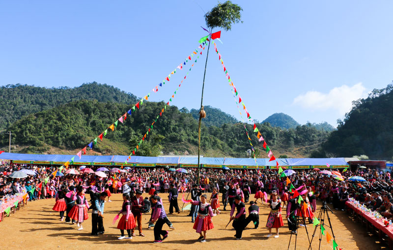 Khung cảnh nhộn nhịp mùa lễ hội Sapa