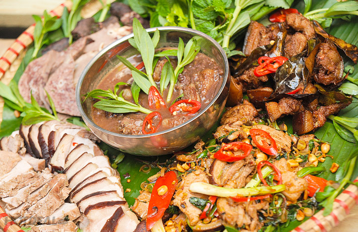 Kinh nghiệm ăn uống khi du lịch Sapa - Thịt lợn cắp nách