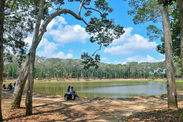 địa điểm du lịch trà vinh ao bà om 