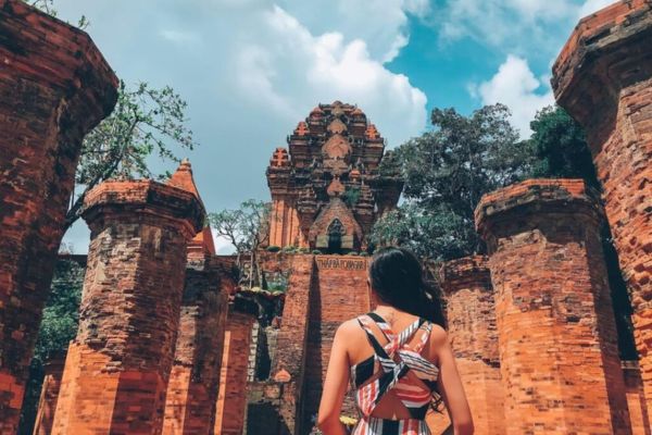 du lịch tâm linh tháp bà ponagar nha trang