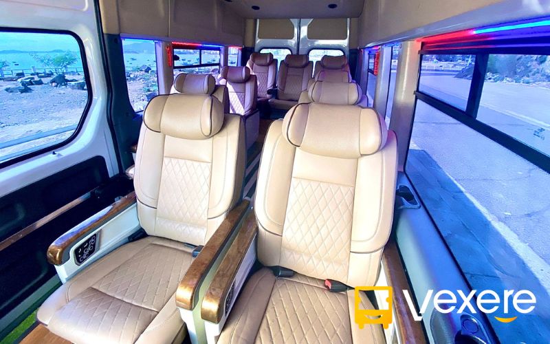 nội thất xe limousine từ nha trang đi đà lạt