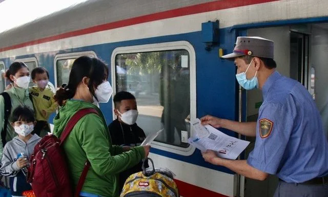 lịch mở bán vé tàu tết 2025