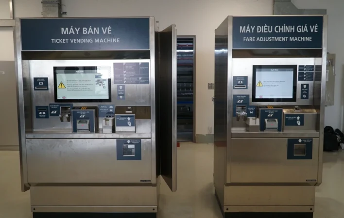 mua vé metro tại quầy bán vé tự động