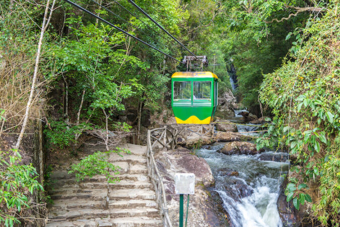cablecarabovedatanlawaterfallindalatvietnamina-3