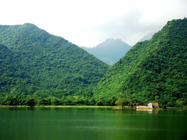 32b648d2-dia-diem-du-lich-ninh-binh-ho-yen-quang-3415934-600x450-7950924-4068944-4563922