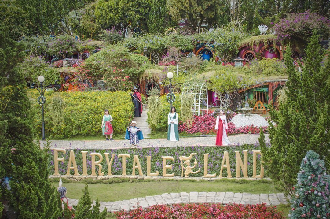 d2372444-vuon-co-tich-farytale-land-da-lat-1080x716-5617802-7979746-2522309-9595754-7122099-7327823-9907732-5405220-2592836-3560861-6449316-3528802
