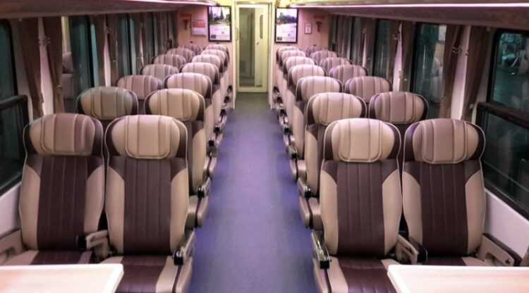 29f43ab3-tau-hoa-sai-gon-di-da-nang-6997771-750x416-1017829