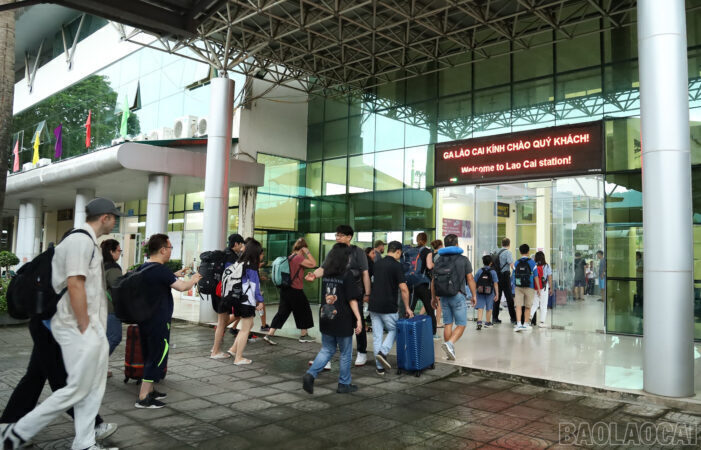49330dde-ga-duong-sat-lao-cai-7041179-701x450-8473168-6992061-3512172-7723005-7339853
