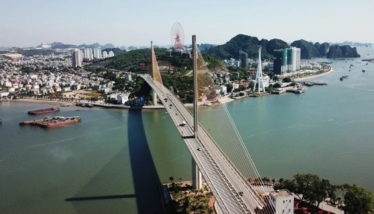 cầu bãi cháy hạ long