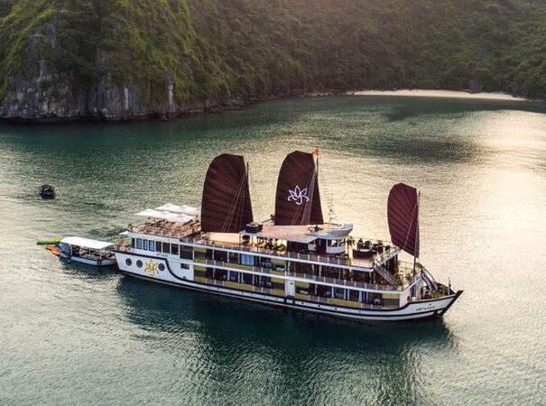 74c71207-di-du-thuyen-ha-long-quang-ninh-9207187-605x450-7730407