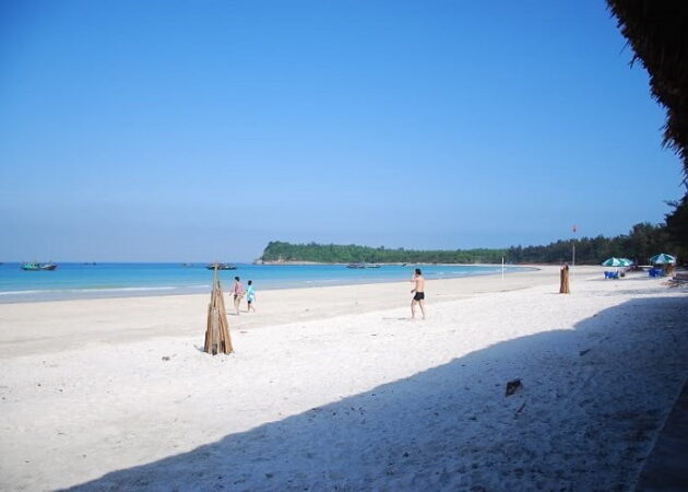 80b45063-hinh-anh-cua-ben-xe-cai-rong-van-don-4591913-630x450-3999861