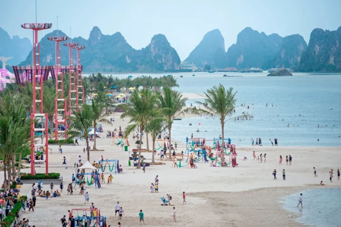 tắm biển vân đồn quảng ninh