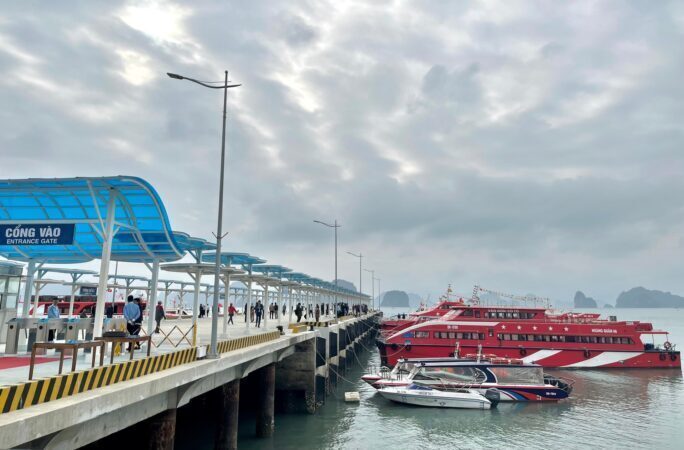 aa5a5d95-ben-cang-ao-tien-o-dau-1021356-684x450-8609737-1917002-4100392