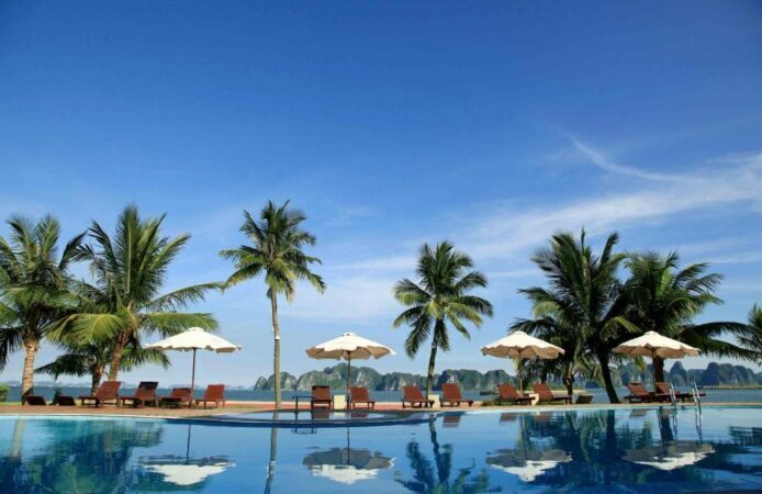 aa847274-khach-san-resort-tren-dao-tuan-chau-8087370-694x450-4407731-3681759