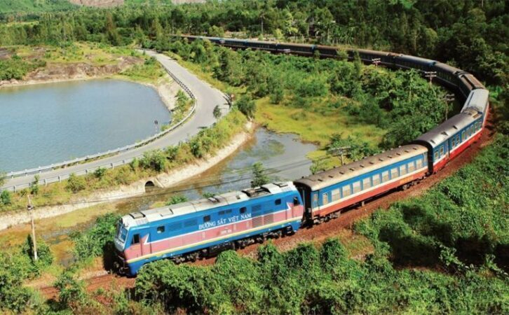 ab9dfbca-tau-thong-nhat-da-nang-di-hue-6603586-726x450-9148905-6117245-5816350-9755093