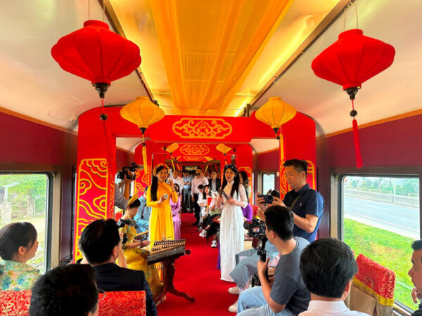 b1e2866a-doan-tau-di-san-da-nang-hue-1625854-600x450-6976792
