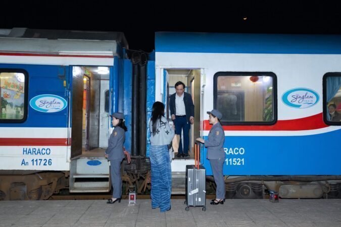 b8f27640-tau-hoa-5-sao-tu-sai-gon-di-quy-nhon-2413243-675x450-4666274-3569977-8147057-5074430