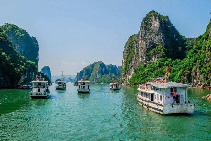 tour tham quan vịnh hạ long bằng tàu