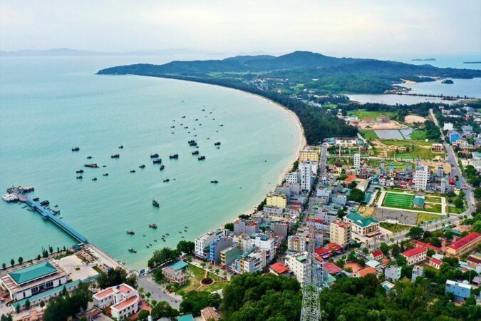 c05927f9-dia-diem-du-lich-noi-tieng-o-quang-ninh-4885832-675x450-1761598-7386718-3664864-9356364-1853445