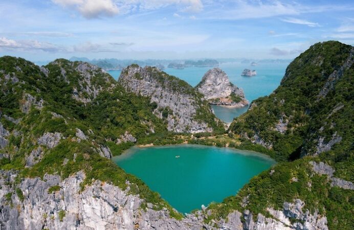 d3735be3-du-lich-quang-ninh-mua-thu-6398540-692x450-9067806