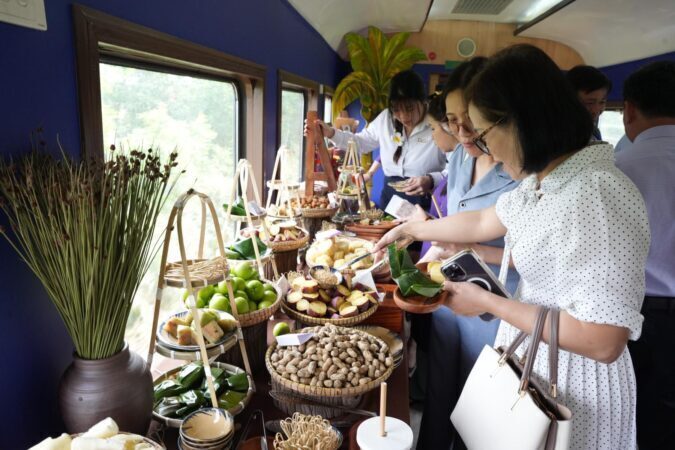 db2a7a6e-dich-vu-am-thuc-tren-tau-5-sao-da-nang-hue-3121555-675x450-7649835-3634767-7430823