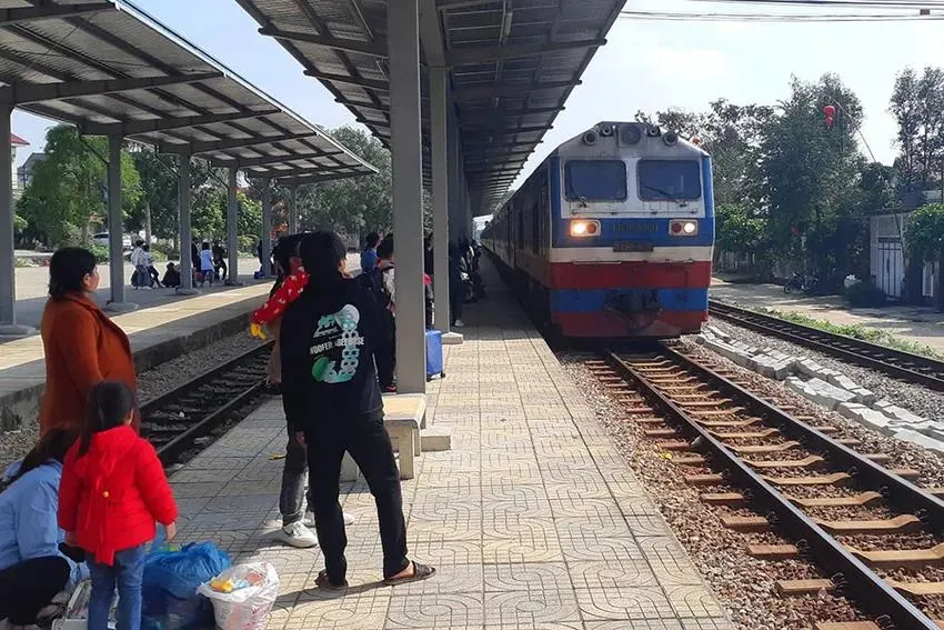 dừng chạy tàu hoả do ảnh hưởng bão wipha