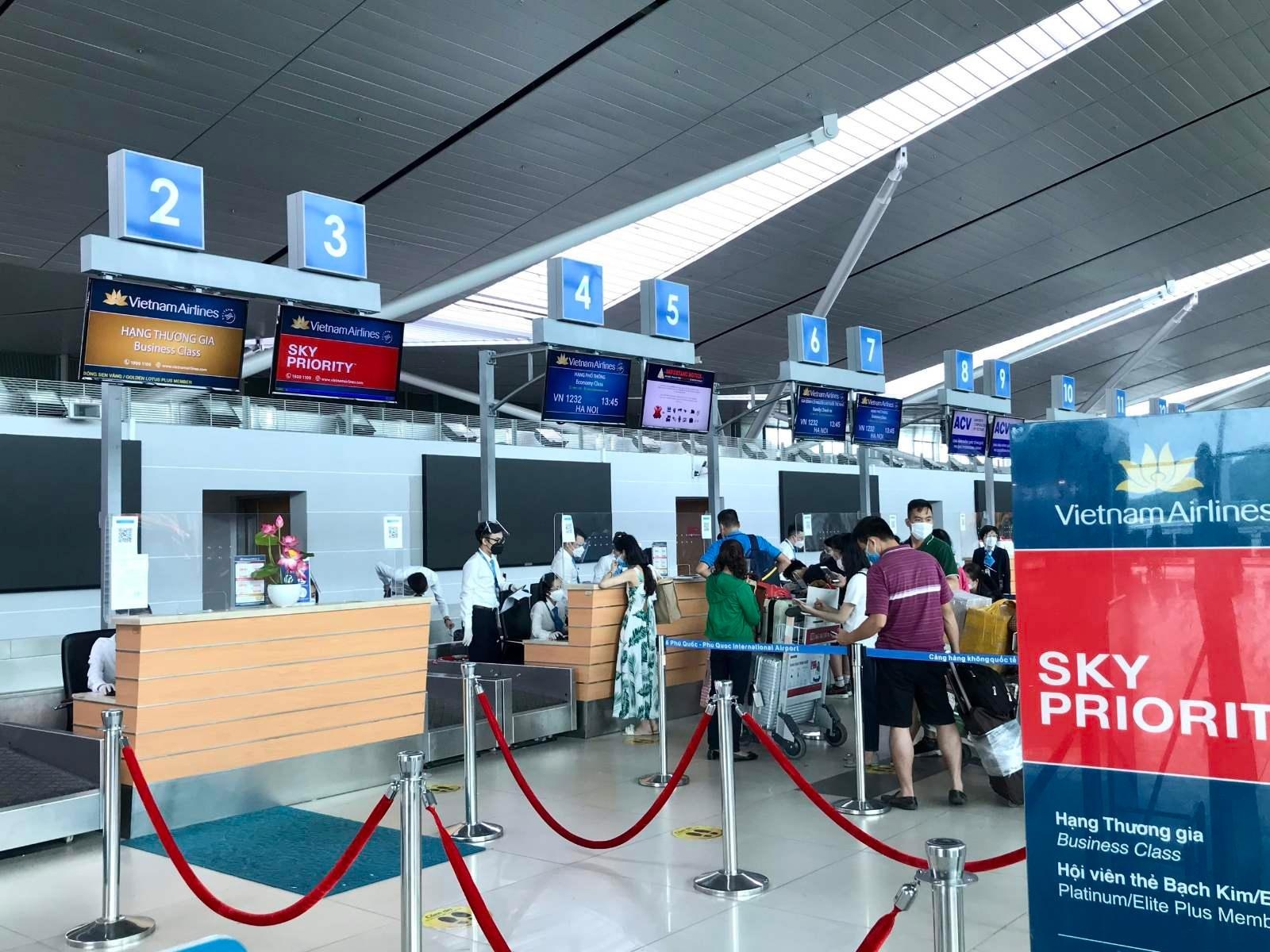 Bay hãng nào có thể check-in online tất cả các sân bay nội địa?