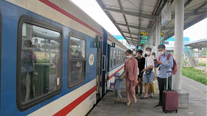 bd1083a5-img-bgt-2021-ga-ha-noi-dong-khach-dip-he-ngay-nghi-le-1678848476-width1280height720-1679282136804626113234-9132418
