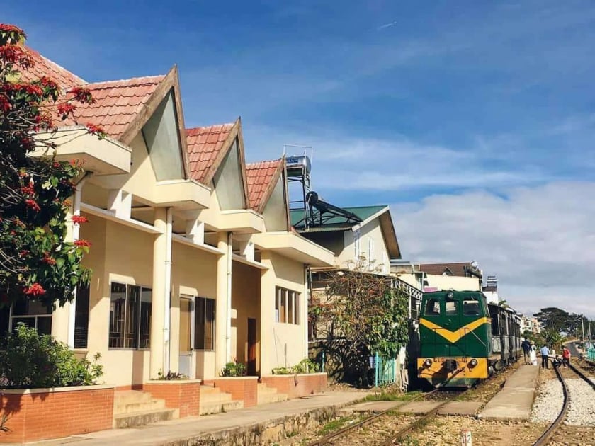 đi tàu hoả đà lạt trại mát mât sboa lâu