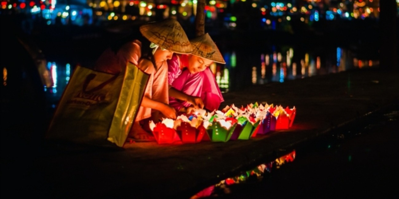 9ca7d876-hoi-an-night-boat-trip-and-release-lantern-at-hoai-river_emjjw-9221163-6394201-4158781
