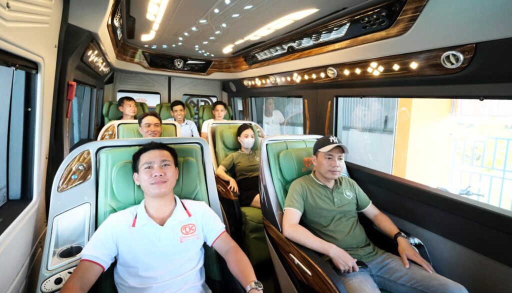 33a3cf7f-xe-limousine-9-cho-di-phan-thiet-thien-kim-limousine-1704060-8739185