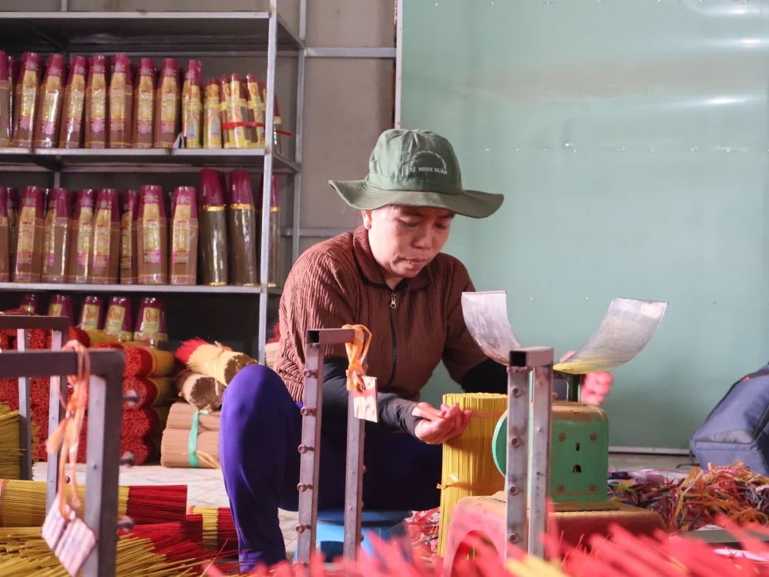 làng nghề se nhang lê minh xuân