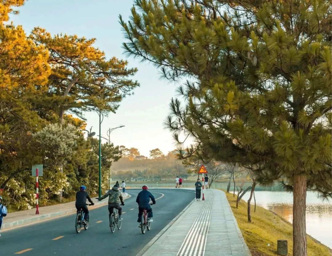 dạo bộ hồ xuân hương đà lạt