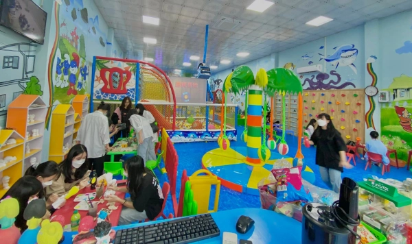 khu vui chơi trẻ em cầu vồng cẩm phả