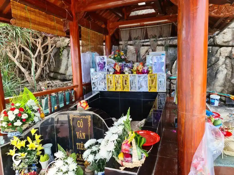 miếu cô vân côn đảo