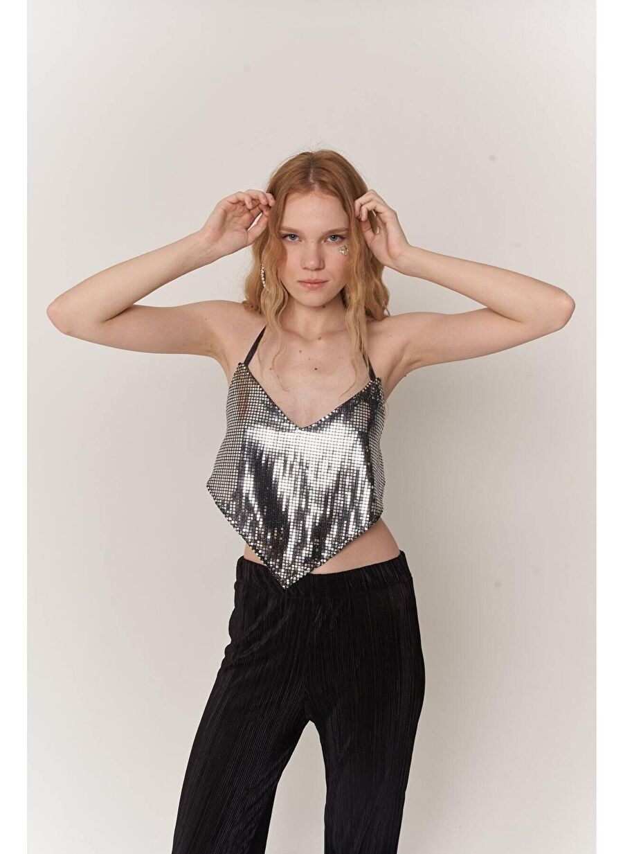 Üçgen Kesim Boyundan Bağlamalı Glammy Crop Gümüş